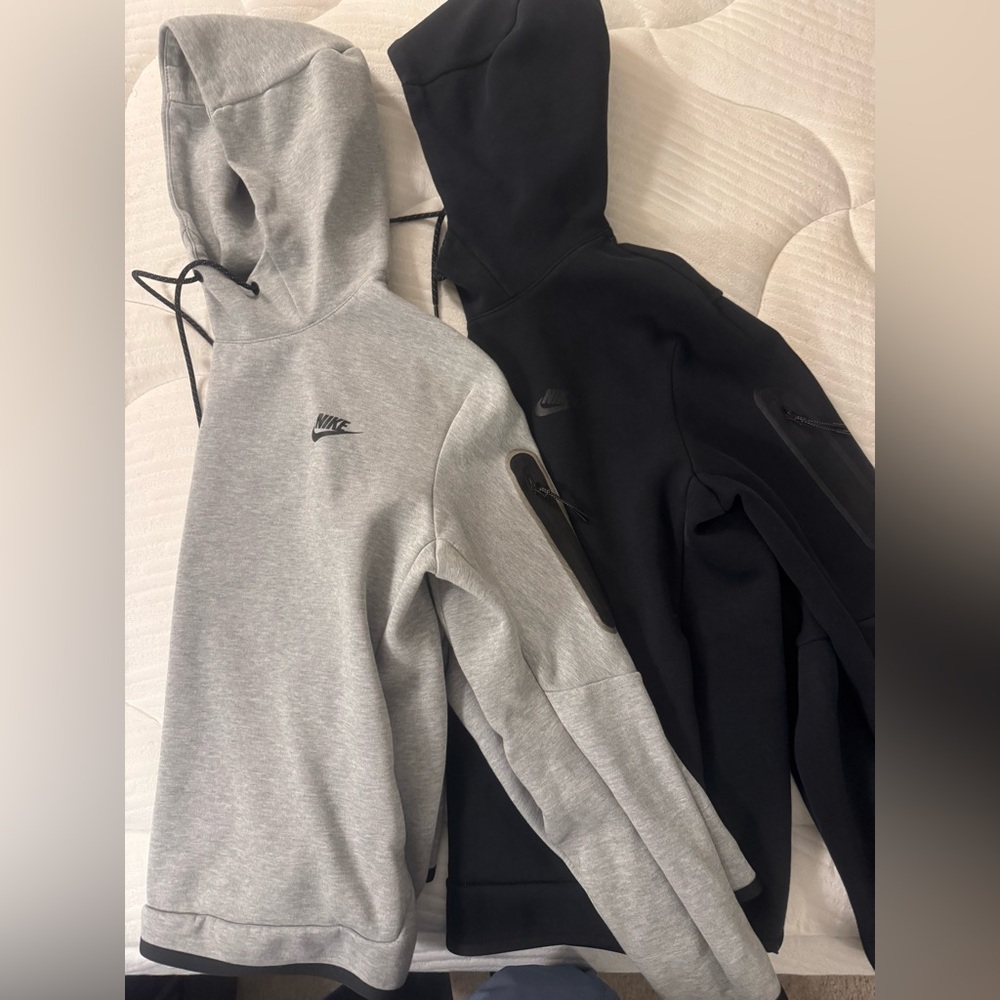 Nike Men's Black and Gray Tech Fleece Hoodies